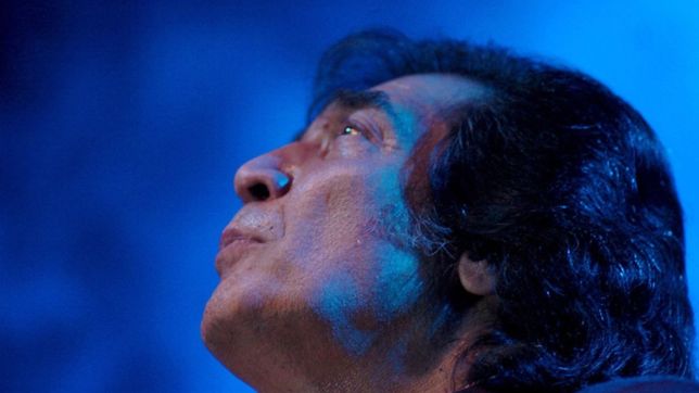 a los 77 anos murio cacho castana: las imagenes de su ultimo show en la plata