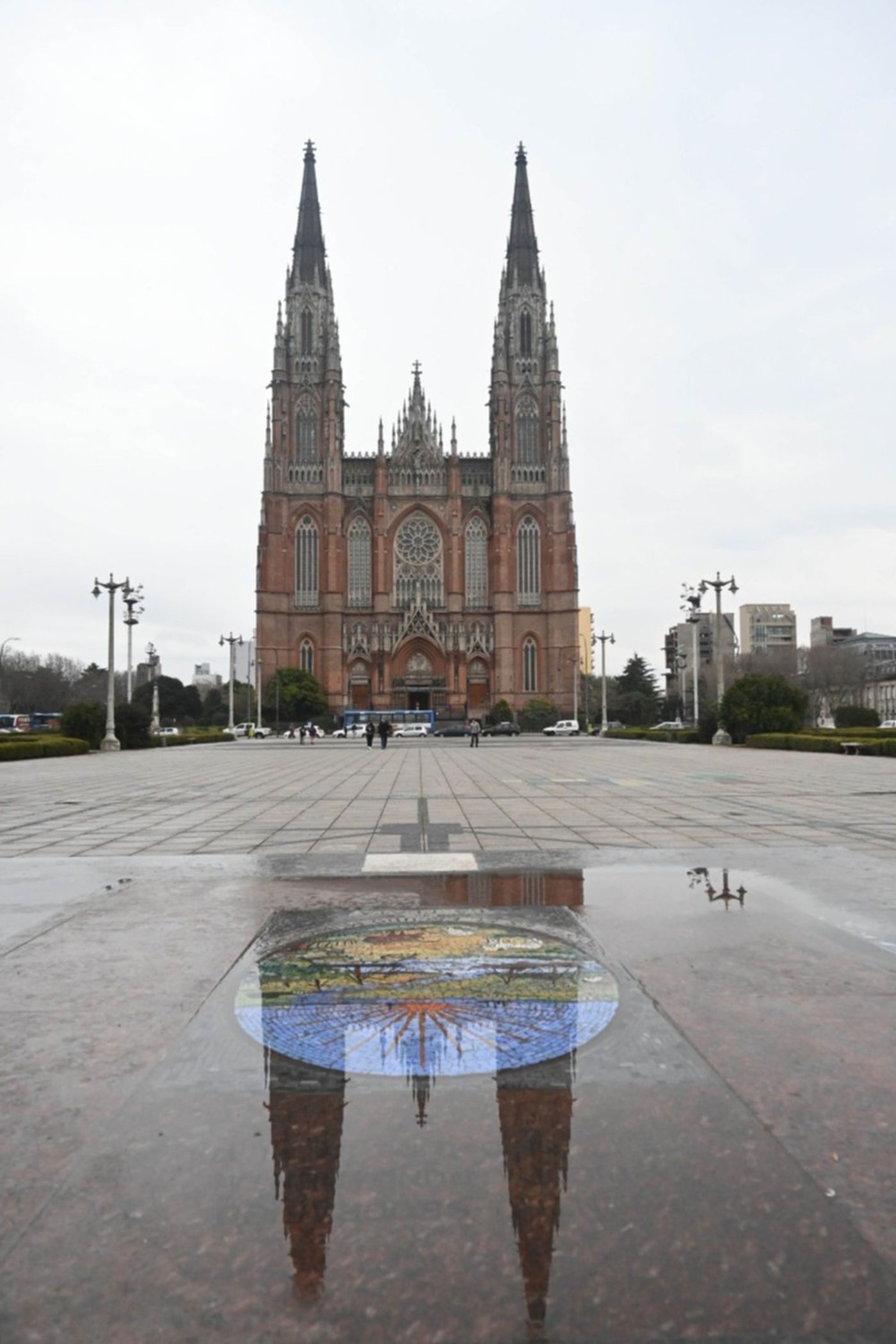 Catedral de La Plata: filmaron a una pareja teniendo relaciones a plena luz  del día