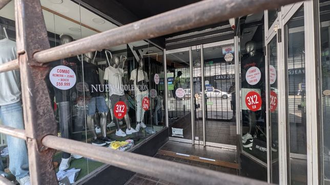 jeans, buzos y remeras desde $10.000: ¿que liquida la conocida marca que se despide de la plata?