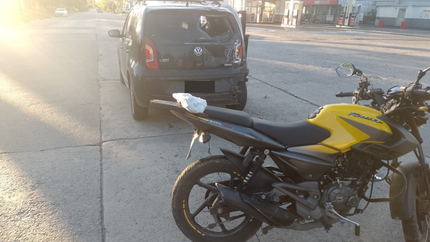 Un motociclista murió al chocar contra un auto en Tolosa