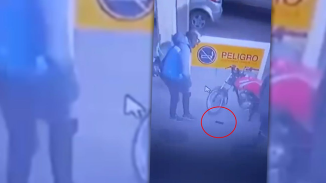 video: fue a cargar nafta en la plata, el playero se distrajo y le robo el celular