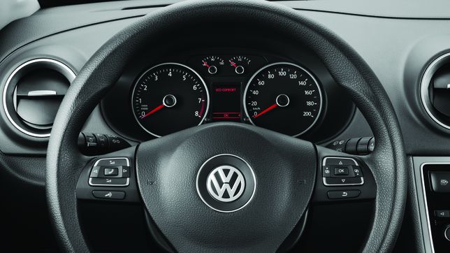 los encontraron desarmando el tablero de un auto y descubrieron que era una banda especializada