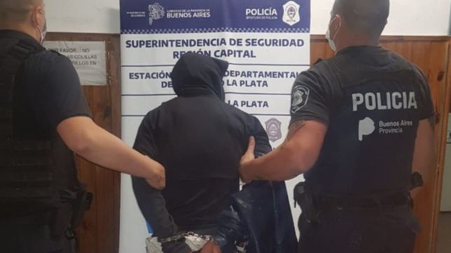 un peligroso ladron quiso robarle a un policia en la plata y termino preso