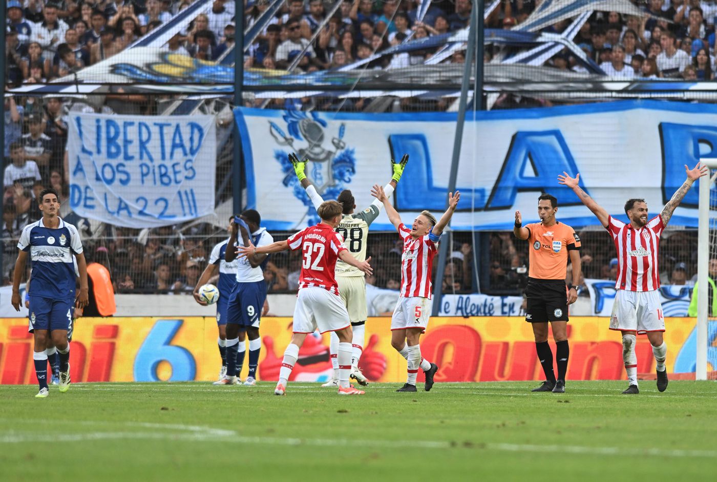 Clásico Platense Gimnasia Estudiantes semifinal festejo grupal (5)