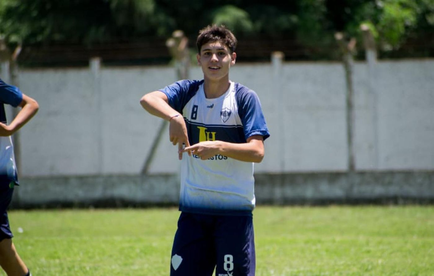 Facundo Maisonave, el hermano de Joaquín Tobio Burgos, jugaba en Tiro Federal de Chascomús y fue fichado en el Pincha en 2025.