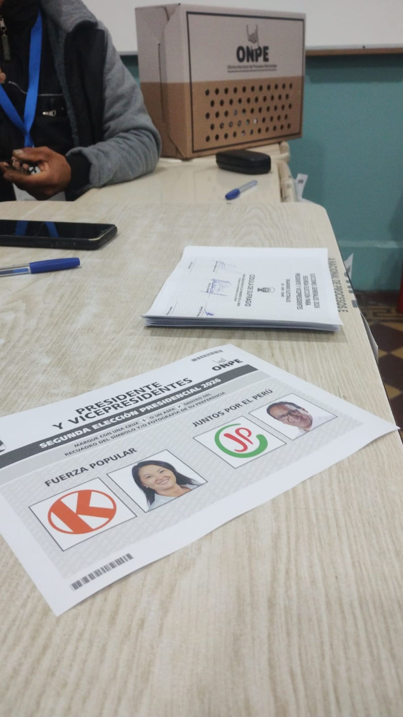 Perú elige entre Keiko Fujimori y Roberto Sánchez.