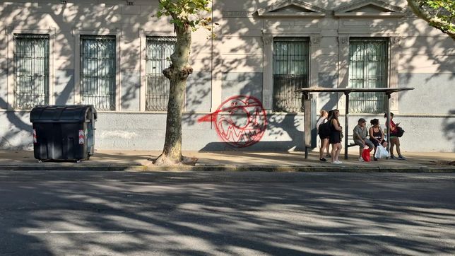 la municipalidad restauro la fachada del colegio maria auxiliadora y denunciara al responsable de las pintadas