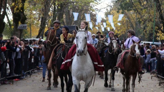 musica para la familia, desfiles y ferias en la fiesta de cumpleanos de etcheverry