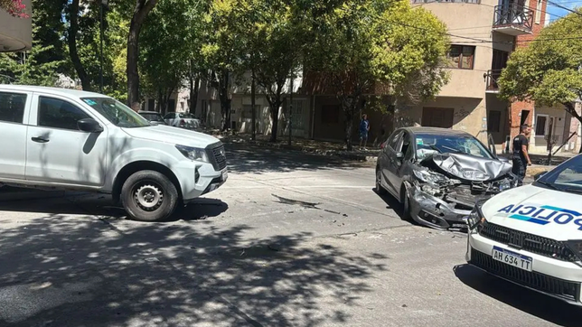 robo un auto con dos personas dentro en diagonal 73, choco y escapo corriendo