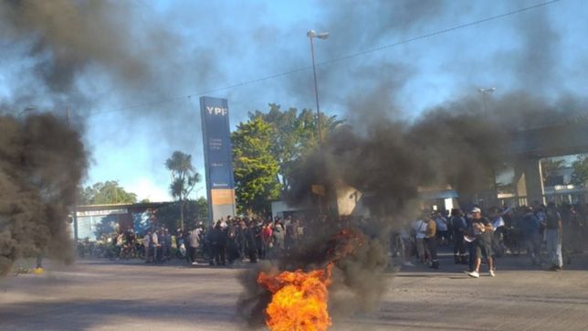 petroleros descontentos con el gremio marcharon por mejoras salariales en ensenada