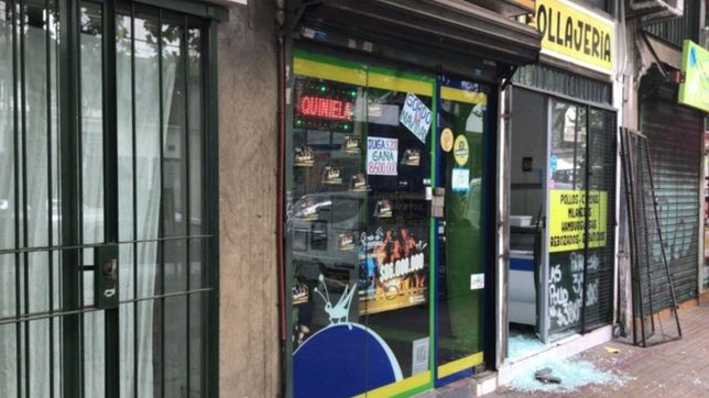 destrozaron el frente de una pollajeria centrica y escaparon con el dinero de la caja