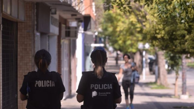 un hombre que violaba el aislamiento social agredio gravemente a una policia