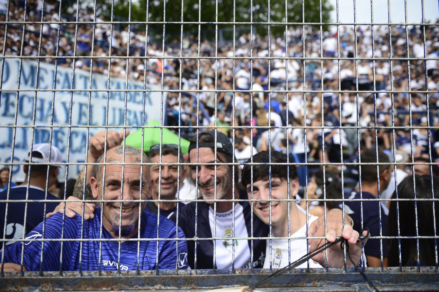 Gimnasia Estudiantes clásico hinchas 4