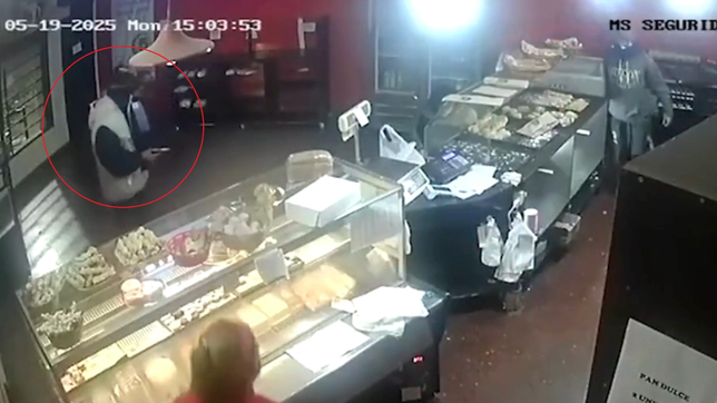 asaltaron una panaderia de barrio norte a plena luz del dia y encanonaron a la empleada