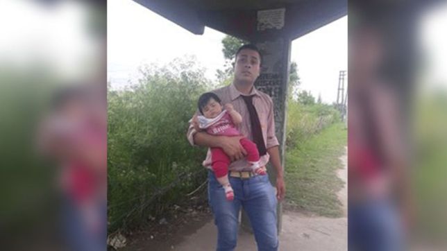 paro el micro para asistir a una mujer con su hija en brazos y su gesto se viralizo