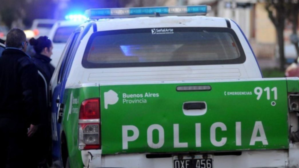 Ataron y amenazaron a un hombre hipoacúsico y le robaron dólares y un BMW