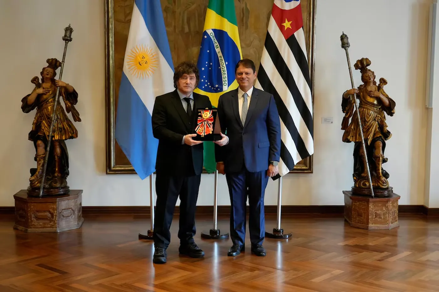 Javier Milei fue condecorado con la Orden de Ipiranga durante su visita a San Pablo