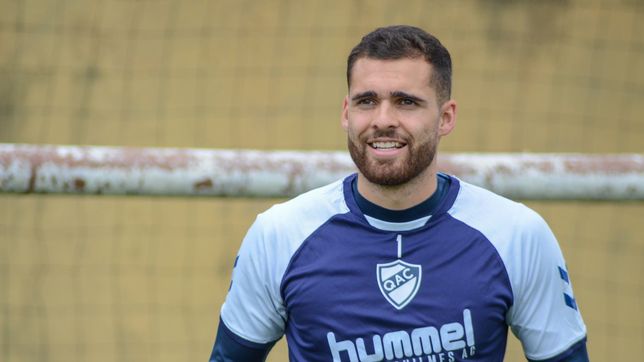 gimnasia tiene en la mira al arquero que fue sensacion del ascenso argentino