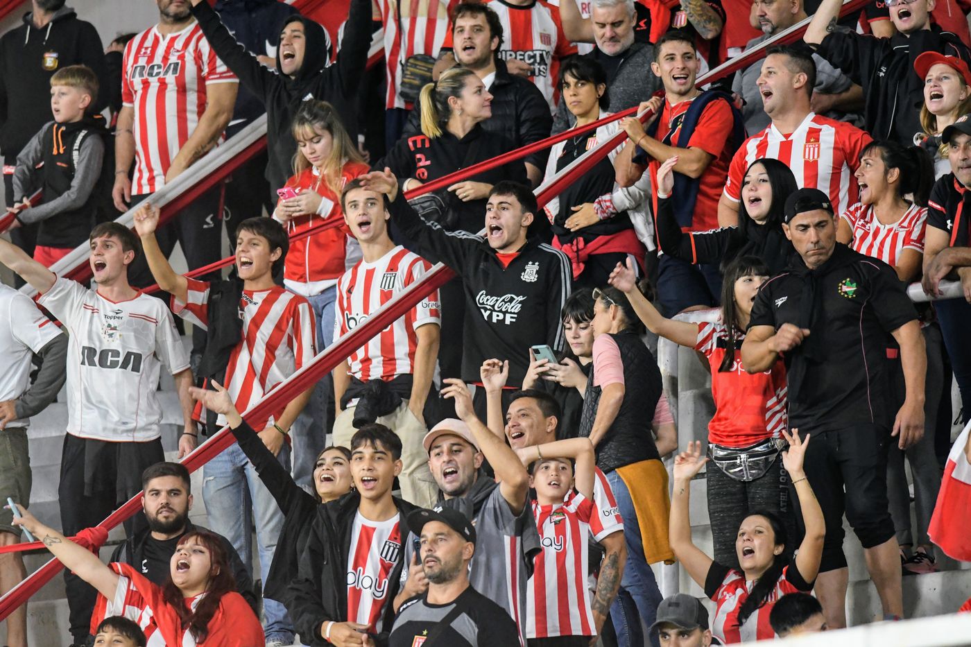 Hinchas de Estudiantes (15).JPG