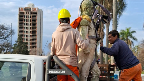 Arrancó la remodelación del Parque Saavedra con el retiro del monumento del prócer