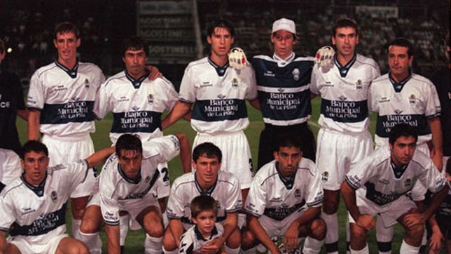 un exjugador y entrenador de gimnasia cerca de dirigir a un rival directo por la permanencia