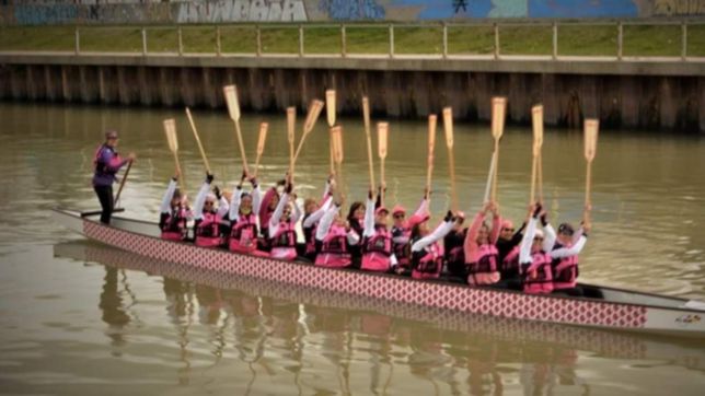 tuvieron cancer, reman para evitar secuelas y concientizar: la lucha de las dragones rosas