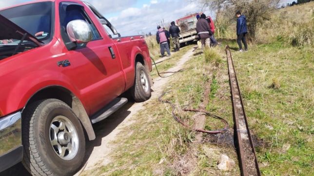 sorprendieron a siete hombres robandose los rieles de una via ferroviaria en la ruta 6