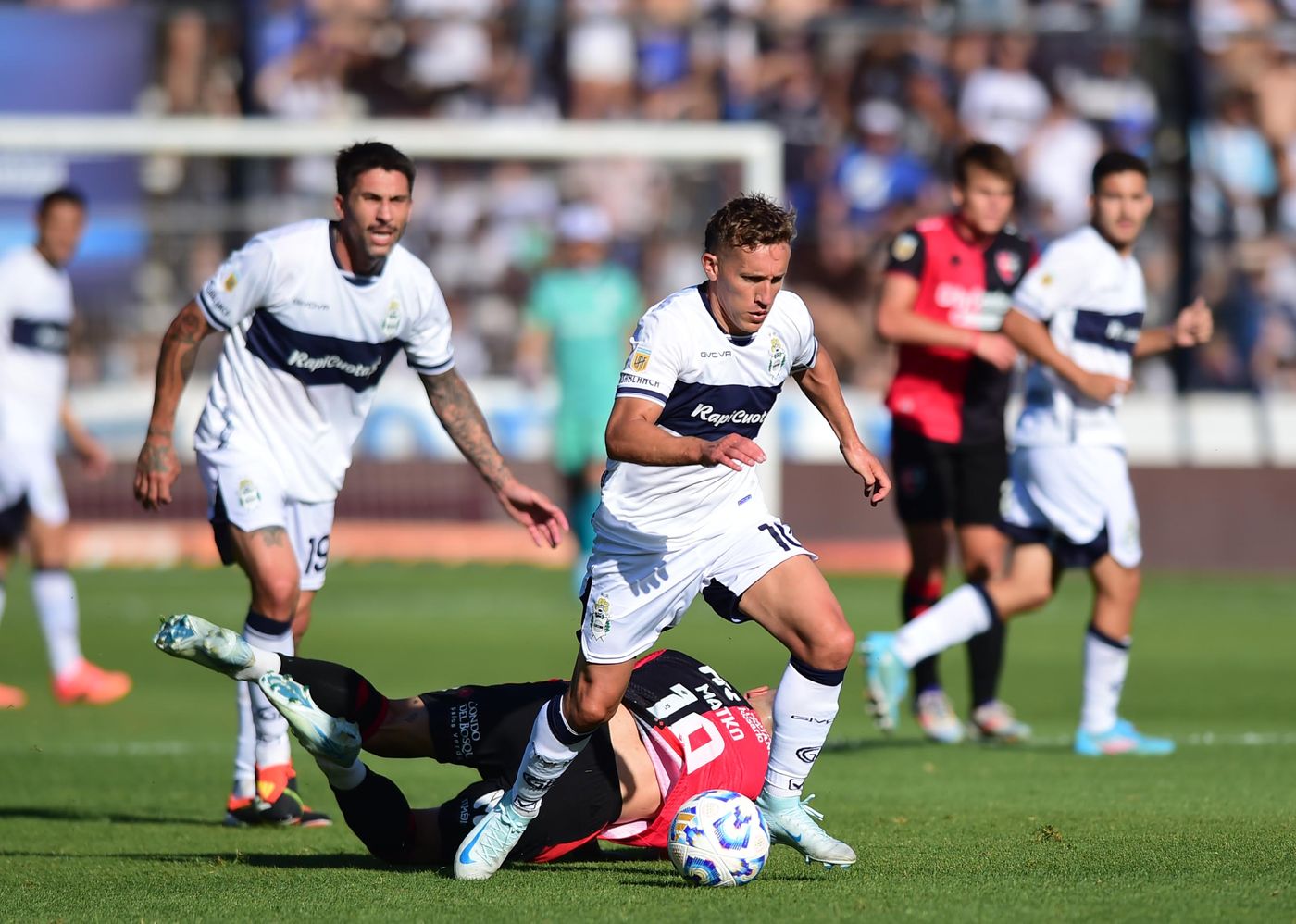 Gimnasia Newells (2) De Blasis.jpg
