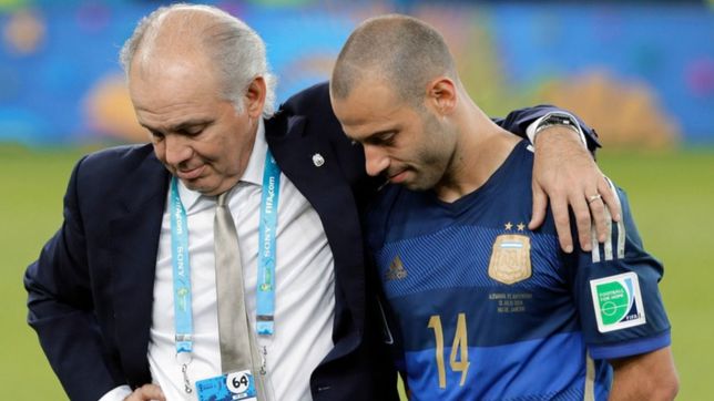 ¡que ganas tenia de verte maestro!, el emotivo reencuentro de sabella y mascherano