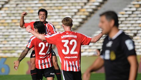 Estudiantes brilló en Córdoba, goleó 3-0 a Rosario Central y se metió en octavos de Copa Argentina Estudiantes brilló en Córdoba, goleó 3-0 a Rosario Central y se metió en octavos de Copa Argentina