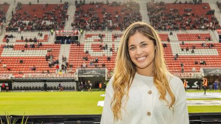 Martina Pereyra se fue directo de Gran Hermano al Estadio UNO para alentar a Estudiantes