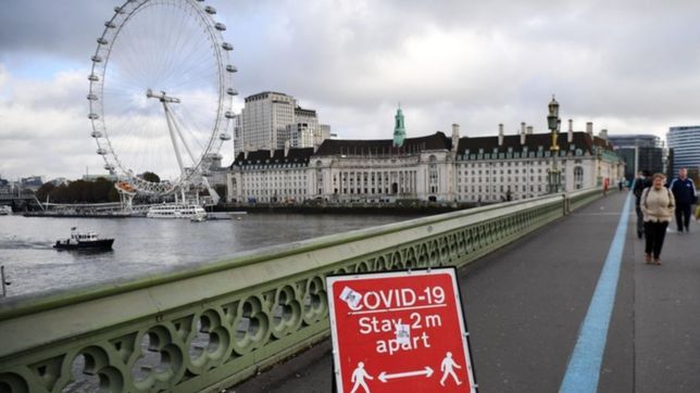 reino unido entra en una cuarentena nacional para contener la nueva cepa del covid-19