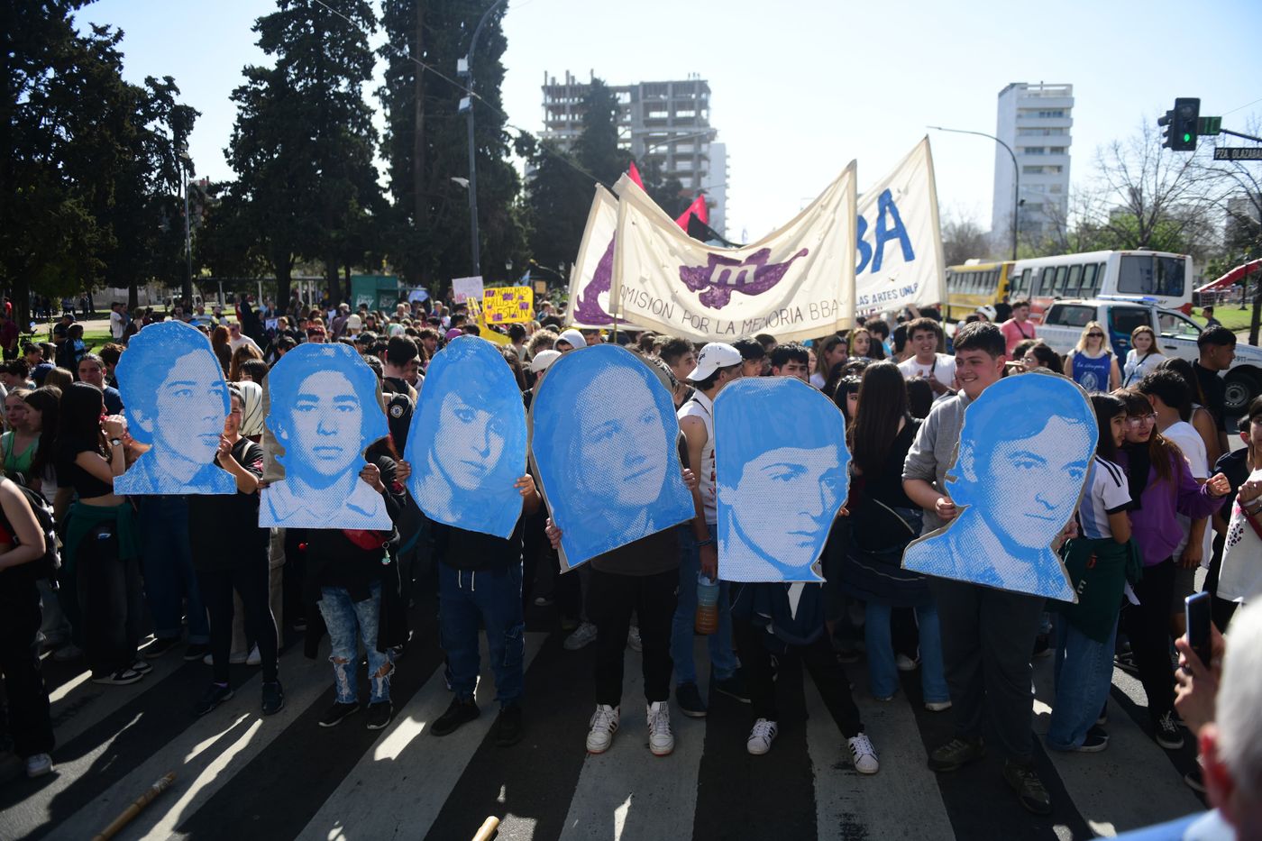 Los seis estudiantes secundarios desaparecidos el 16 de septiembre de 1976 son bandera en cada marcha del 16 de septiembre