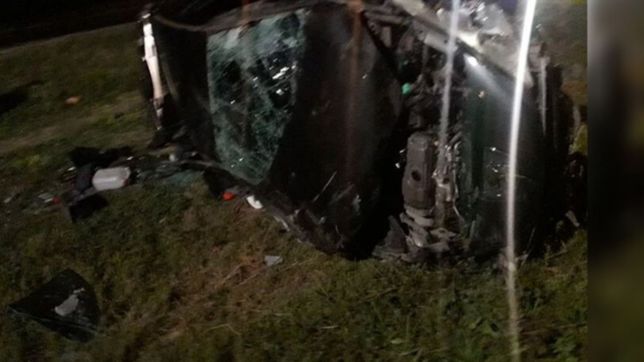 tremendo vuelco de un auto y milagro en la plata