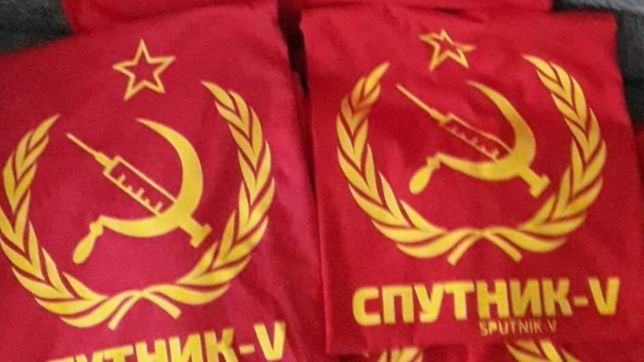 fue una burla frente a lo tragicomico, la historia detras de la remera de la sputnik v