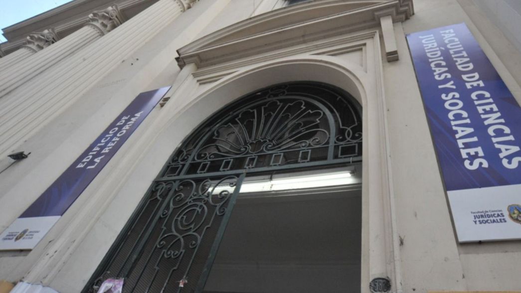 Una grave denuncia por abuso sexual sacude a la facultad de Derecho de la UNLP