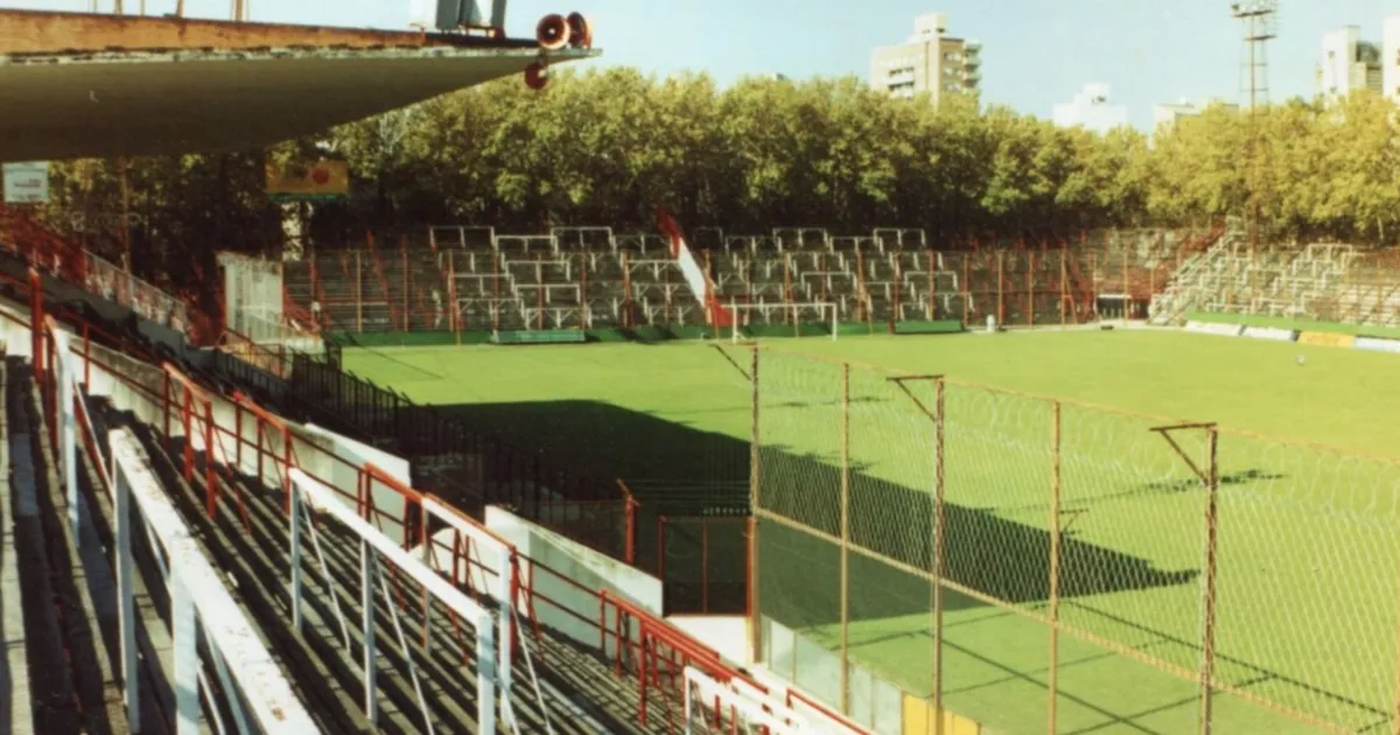 cancha de Estudaintes de tablón.webp