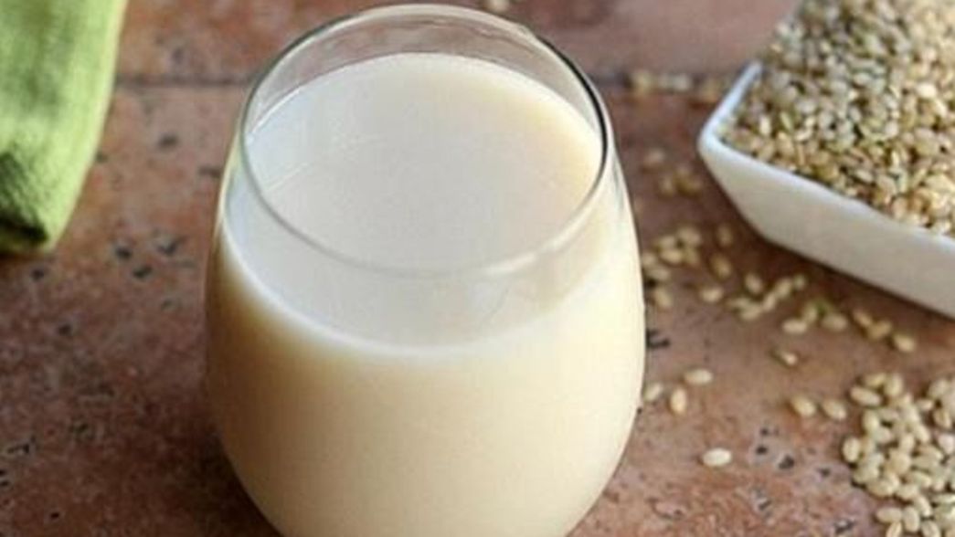 Distinguen a investigadores de la UNLP por el desarrollo de una bebida a base de quinoa