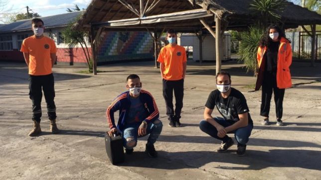 fabian el peluquero continua con su obra solidaria en comedores de la plata