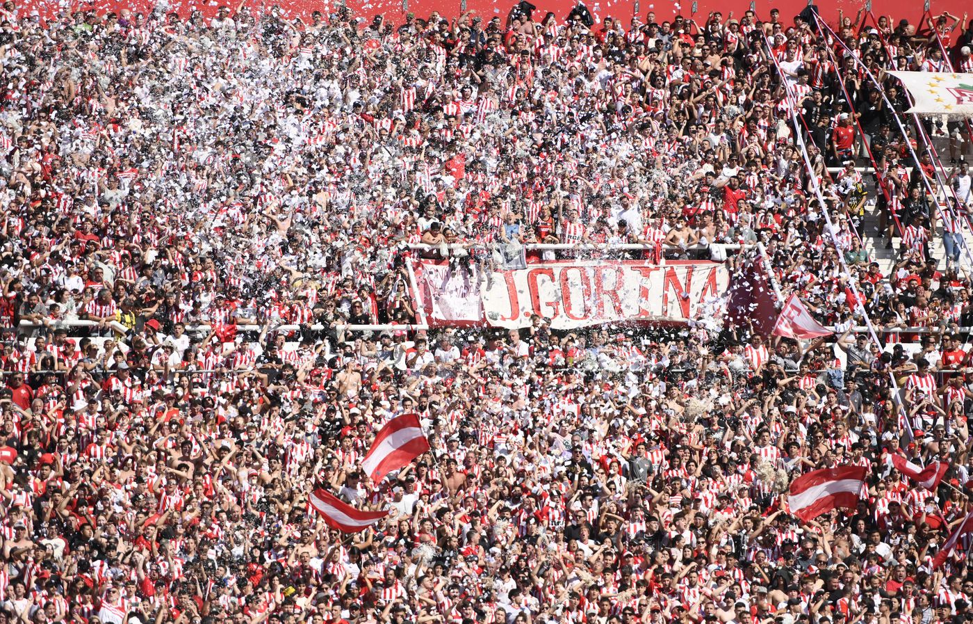 Estudiantes Boca hinchada papelitos