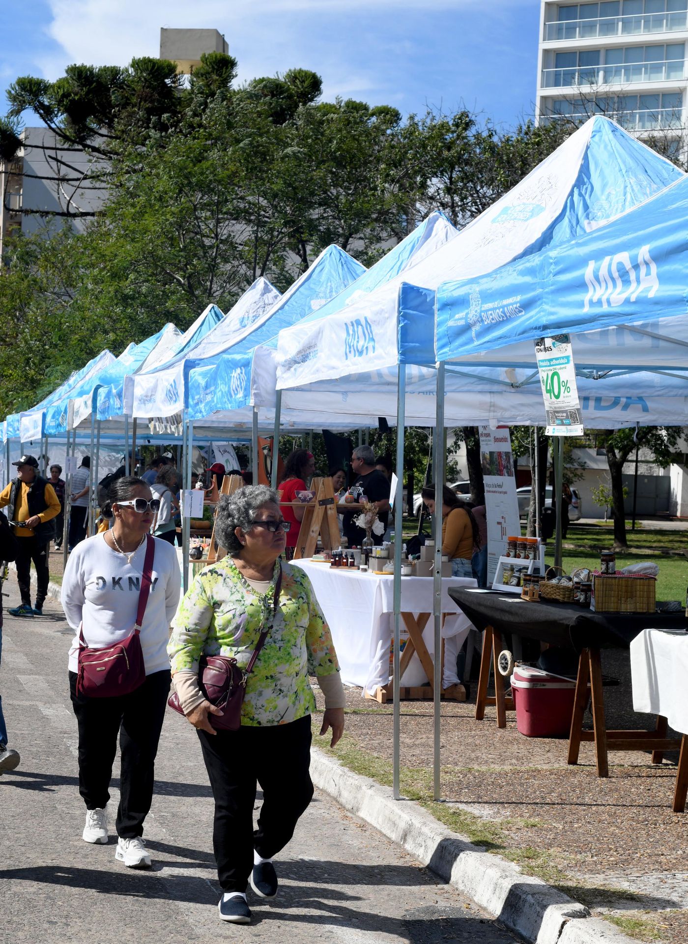 Las ofertas de la Cuenta DNI para este jueves incluyen rebajas en ferias y mercados bonaerenses. Las ofertas de la Cuenta DNI para este jueves incluyen rebajas en ferias y mercados bonaerenses.