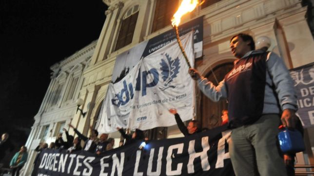 docentes de la unlp vuelven a parar y marchan al congreso de la nacion