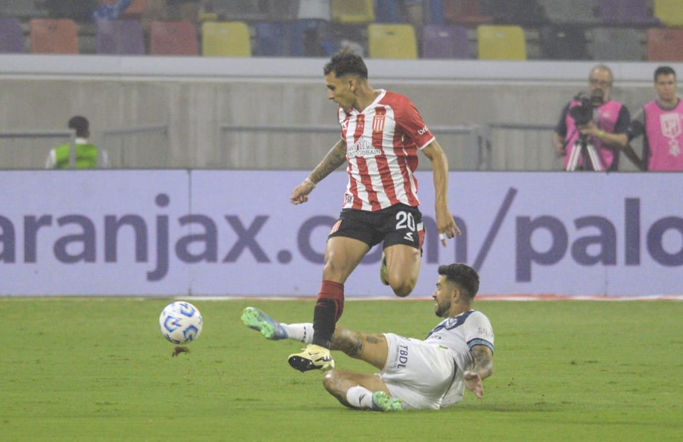Estudiantes Vélez Trofeo de Campeones Meza.jpeg