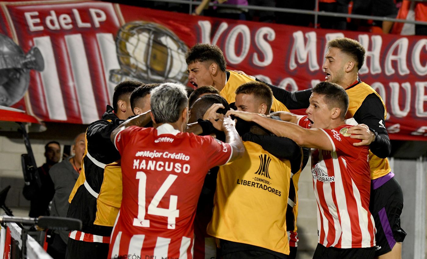 Estudiantes The Strongest festejo gol 2.jpg