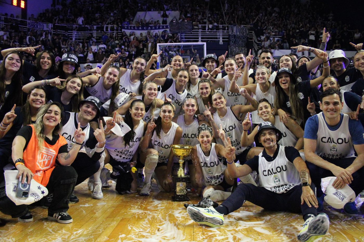 Las Lobas Campeonas 2025 2.jpeg