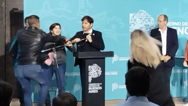axel kicillof recibio en la plata a la mujer que lo increpo en brandsen