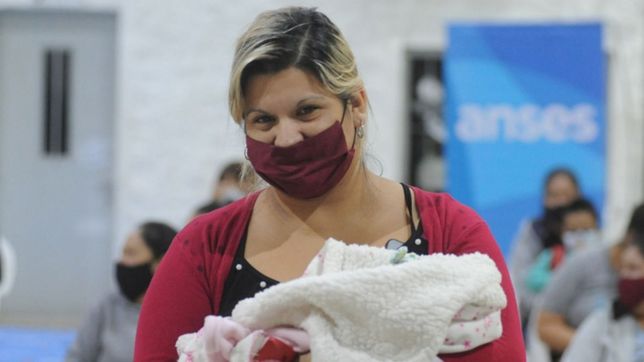 ¿cuando y quienes cobran los $6.000 y $9.000 extras de la auh de anses en marzo?