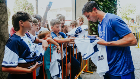 Furor por Gimnasia en Chacabuco donde los hinchas triperos se hicieron presentes Furor por Gimnasia en Chacabuco donde los hinchas triperos se hicieron presentes