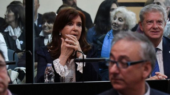 kirchneristas platenses hicieron sentir el apoyo a cristina en comodoro py y en las redes