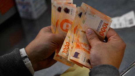 Siete de cada diez argentinos gasta sus salarios para todo el mes en solo 14 días Siete de cada diez argentinos gasta sus salarios para todo el mes en solo 14 días